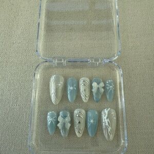 Elegant Blue and Silver Press-On Nails